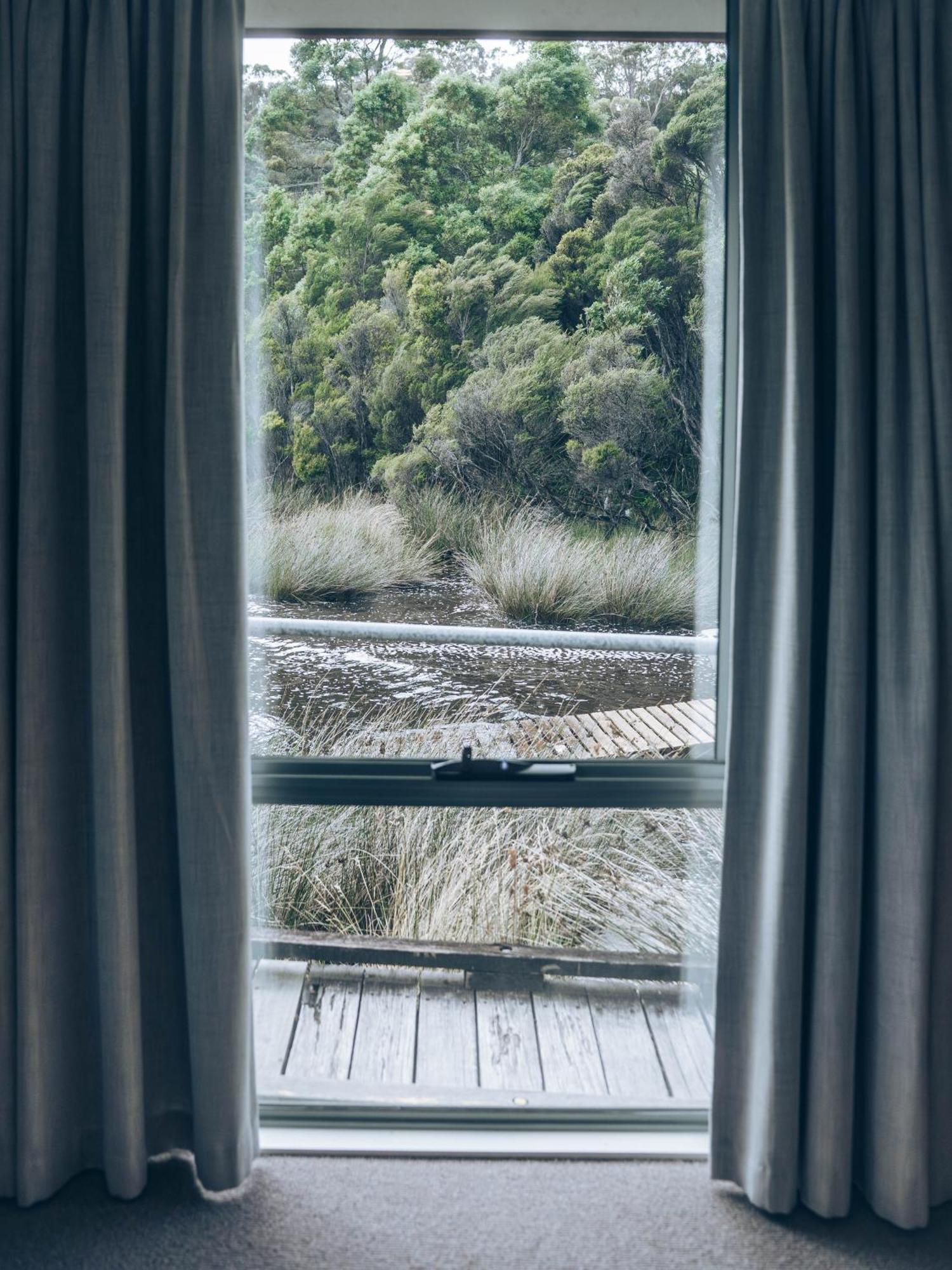 Risby Cove Boutique Hotel Strahan Exterior foto
